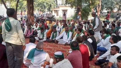 किसानों का धरना जारी है