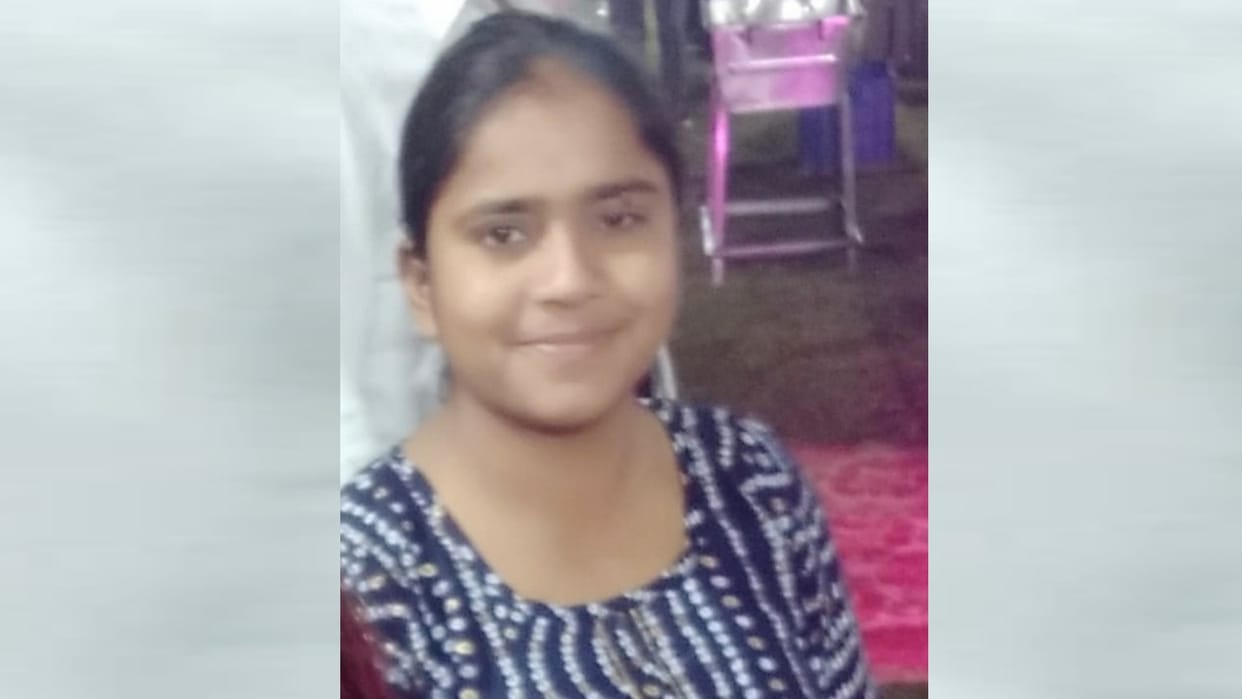 Lucknow: A bike-riding athlete fell on the road after being hit by a truck, and was crushed by a fleeing drive