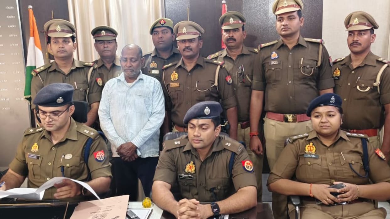 Chandauli police busted an illegal arms factory and arrested one person