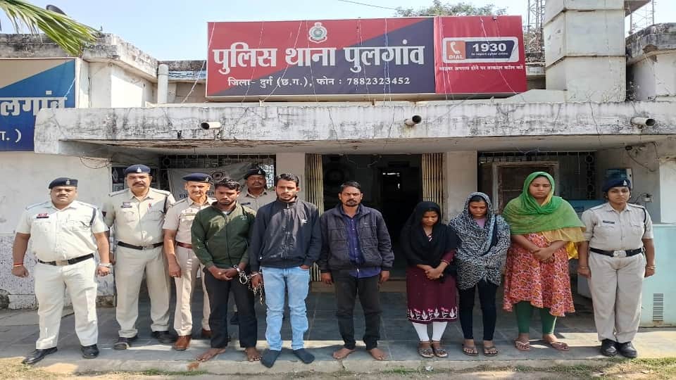 पुलिस की गिरफ्त में आरोपी