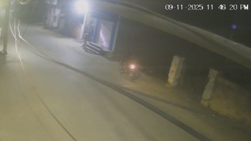Two miscreants set off an explosion at gate of service center in Ferozepur