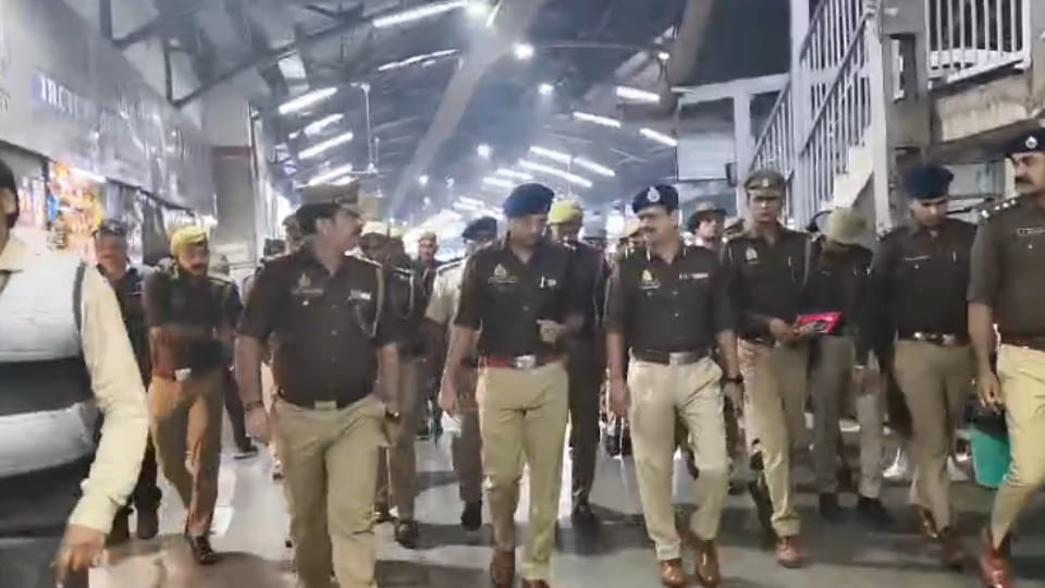 Kanpur: Following the Delhi bomb blasts, a red alert was issued in the city
