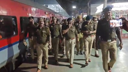 Kanpur: Following the Delhi bomb blasts, a red alert was issued in the city