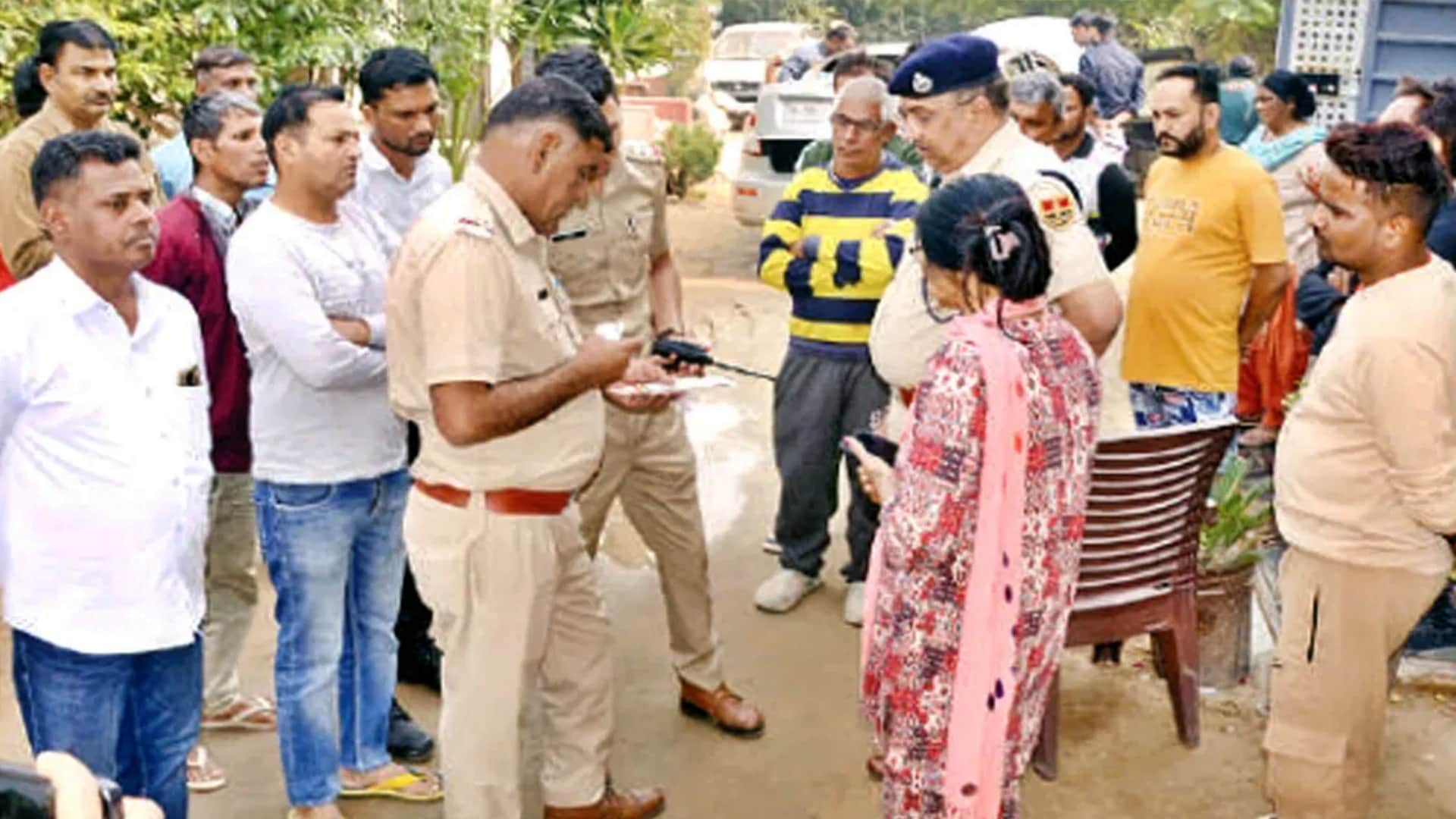 Sriganganagar News: Young man sets car on fire in front of girlfriend's house, dies from burns