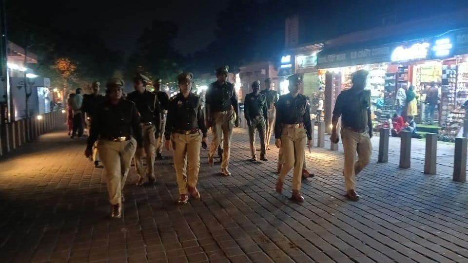 alert in agra after Delhi blasts