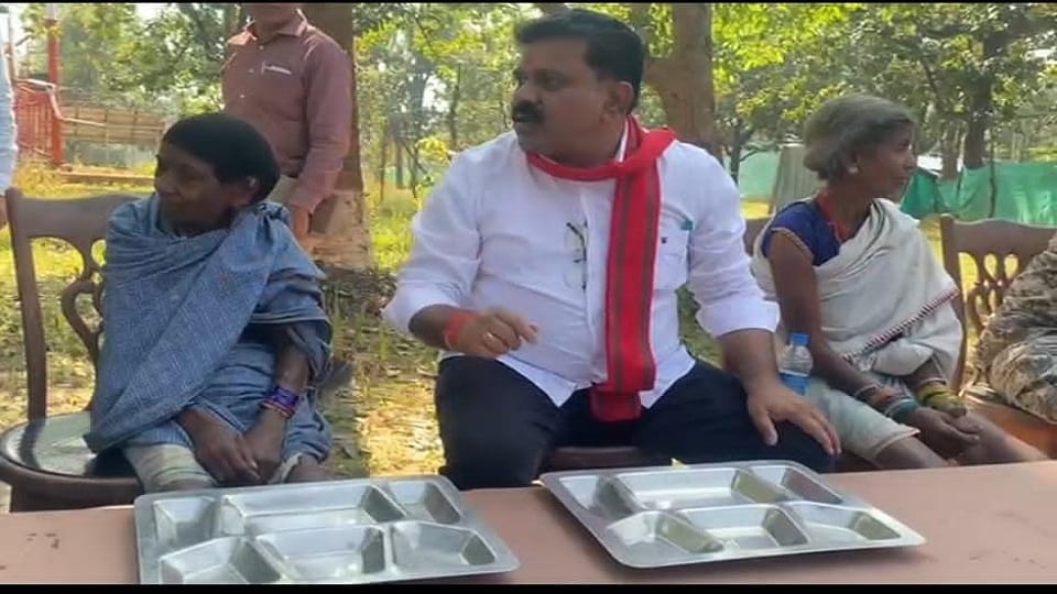 Deputy CM Vijay Sharma met the mother of top Naxalite leader Hidma discussed the surrender of her son in Sukma