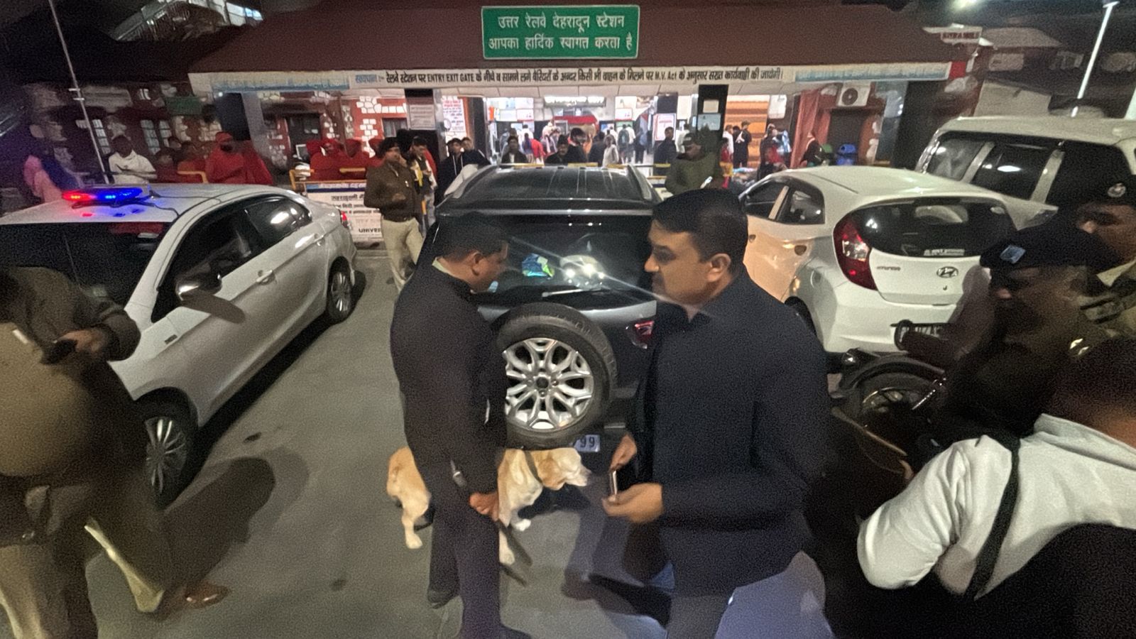 Delhi Red Fort Blast Dehradun Police on High Alert Vehicles and Passengers Checking at many places Photos