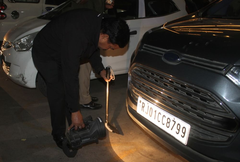 Delhi Red Fort Blast Dehradun Police on High Alert Vehicles and Passengers Checking at many places Photos