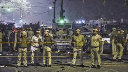 Delhi blast Passengers scared by blast in Delhi eight buses including five Volvo buses cancelled Uttarakhand