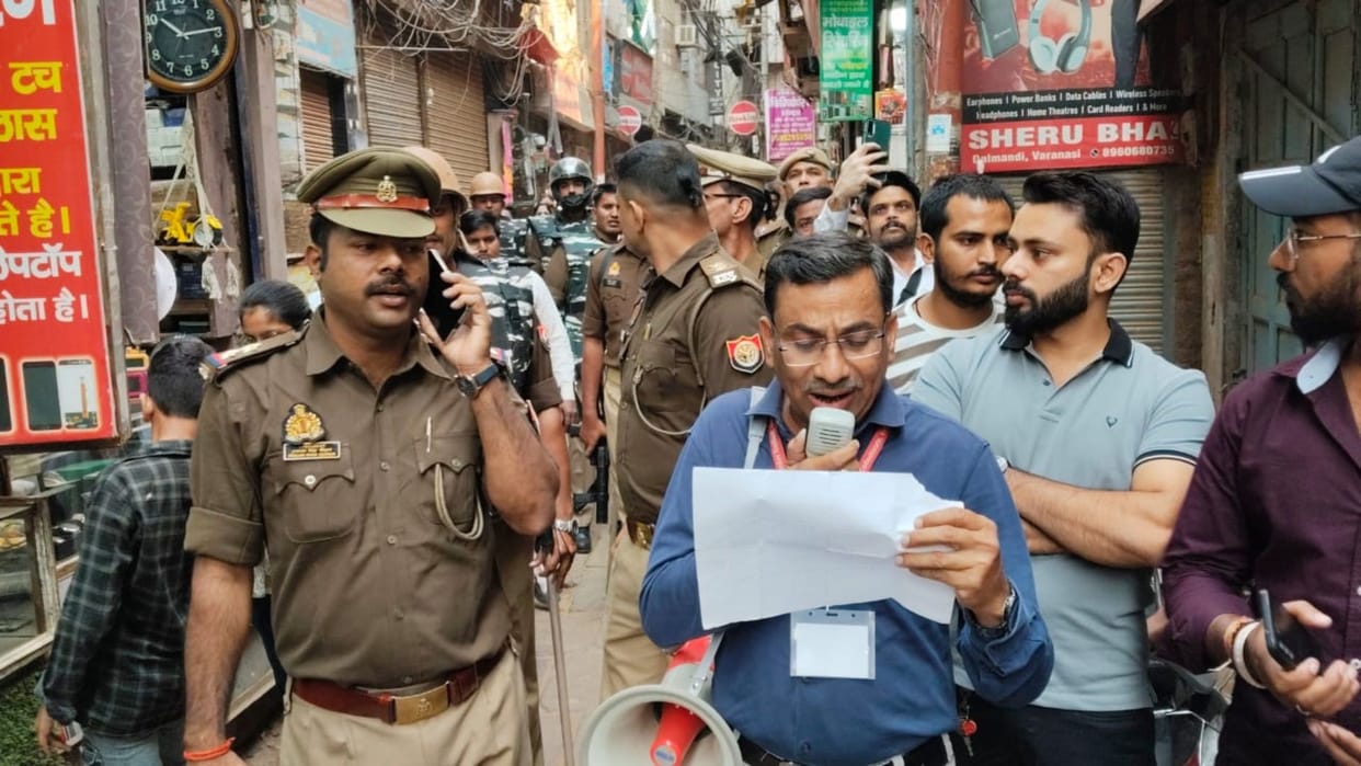 Dal Mandi Widening Scheme Despite protests demolition action begins three houses demolished
