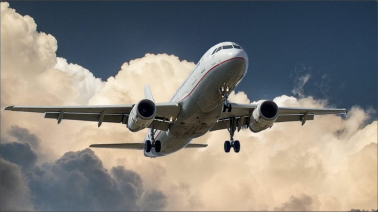 US: Flight cancellations, delays worsen as government shutdown drags on, News in Hindi