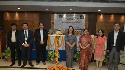 बीमा लोकपाल अलका झा व अन्य मेहमान।