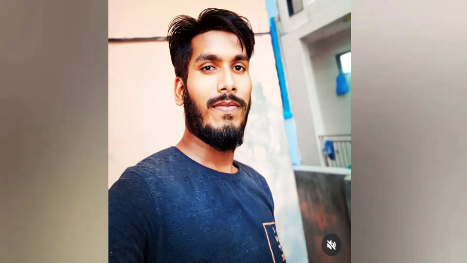 A young man died after being trapped in a thresher in Basti, the accident occurred while threshing paddy.