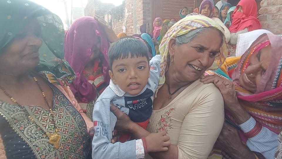 Delhi blast: Bodies were blown to pieces, two people from Amroha district lost their lives