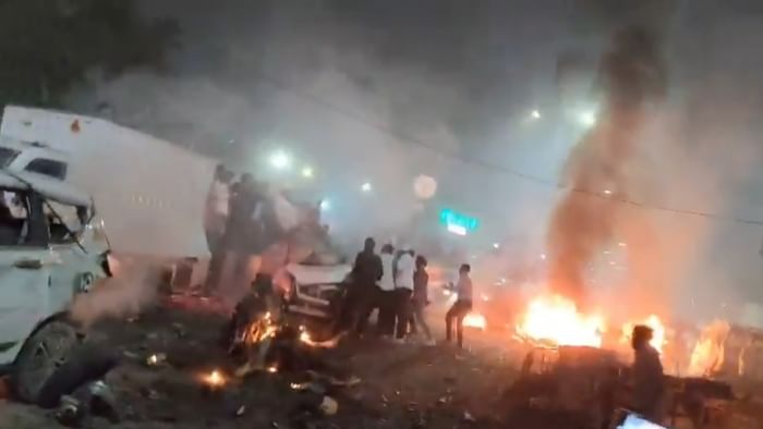 Delhi Blast: मस्जिद के पास पार्किंग में तीन घंटे खड़ी रही थी कार, निकलने के चार मिनट बाद ही धमाका; नया खुलासा|