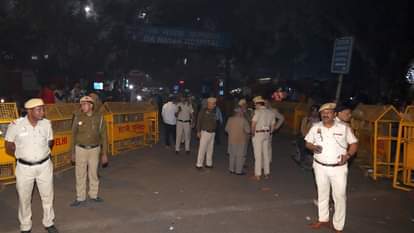 in delhi all passengers advised to reach railway stations metro and airport in advance