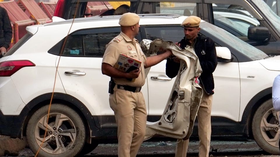 Delhi Blast IED bomb blast in Delhi Investigation reveals big details police detained four suspects from a ho