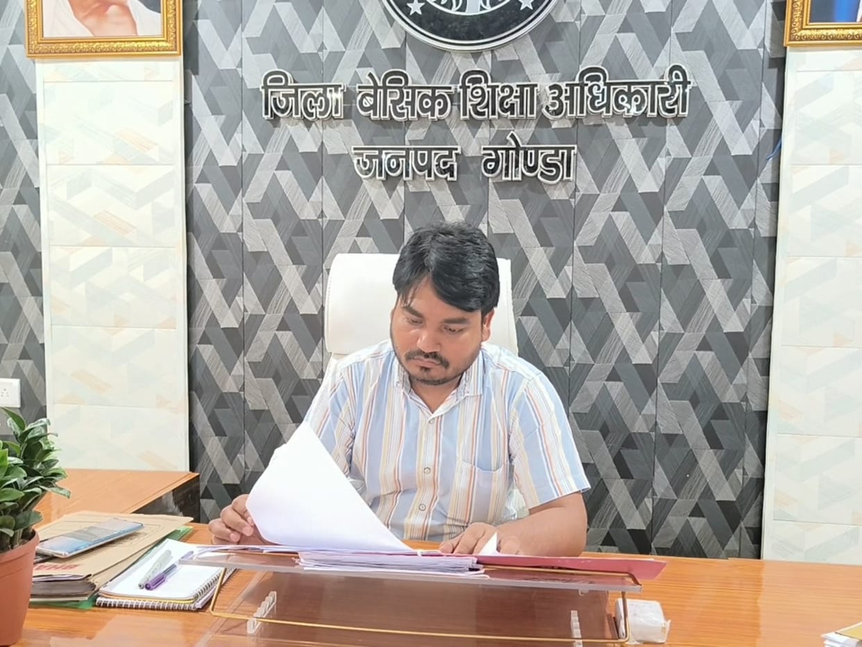 UP: BSS Gonda suspended for bribery; demanded ₹1.25 crore from furniture supplier; took advance