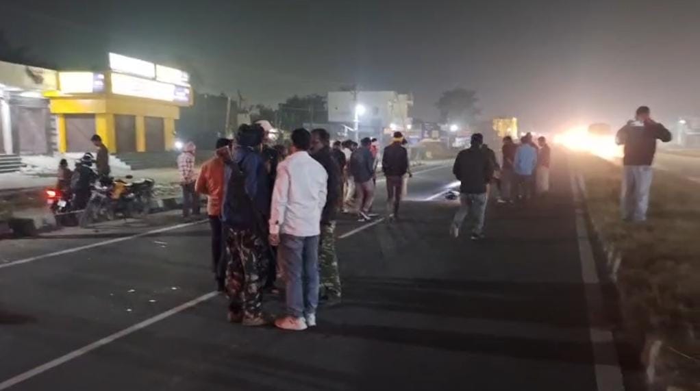 Bihar Accident: A Bihar police officer died in a road accident after being hit by a speeding container truck