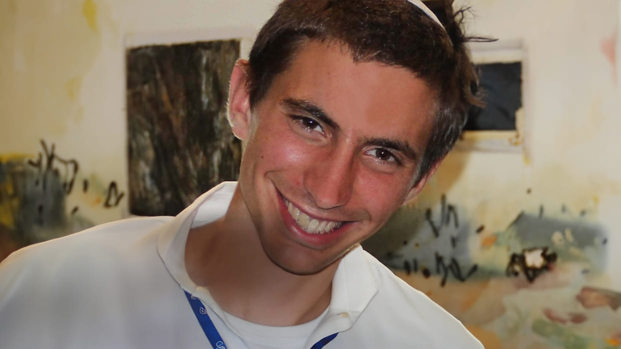 Hamas returns soldier s remains held in gaza for 11 years thousands of Israelis attend funeral