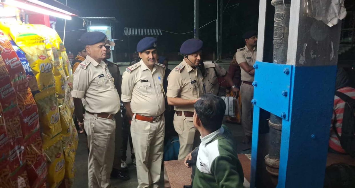 delhi blast bihar police high alert security check hajipur railway station election final phase