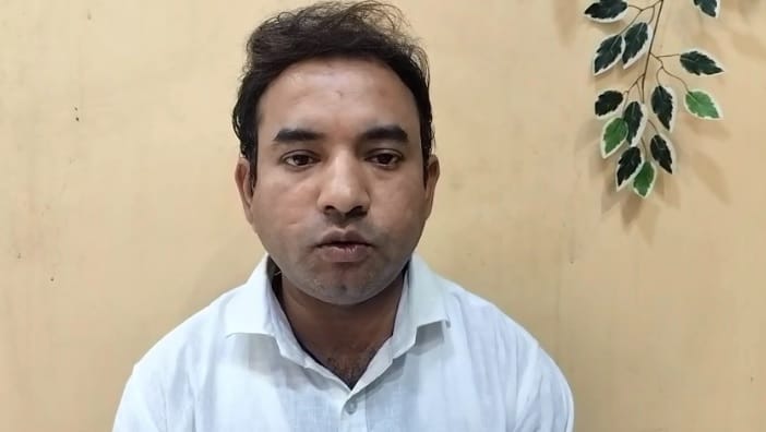 Kanpur 33 lakh rupees stolen from Om Jewellers police pressuring victim claiming they will file false case