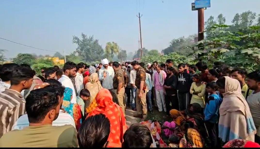 Kanpur body of missing youth was found on roadside with injuries on his body family members allege murder