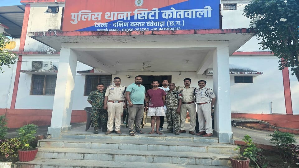 पुलिस की गिरफ्त में आरोपी