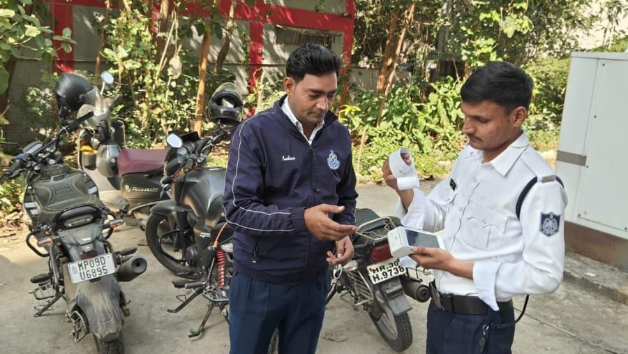 Indore News Police Personnel Fined for Helmet Violation at Control Room Following Commissioner's Order