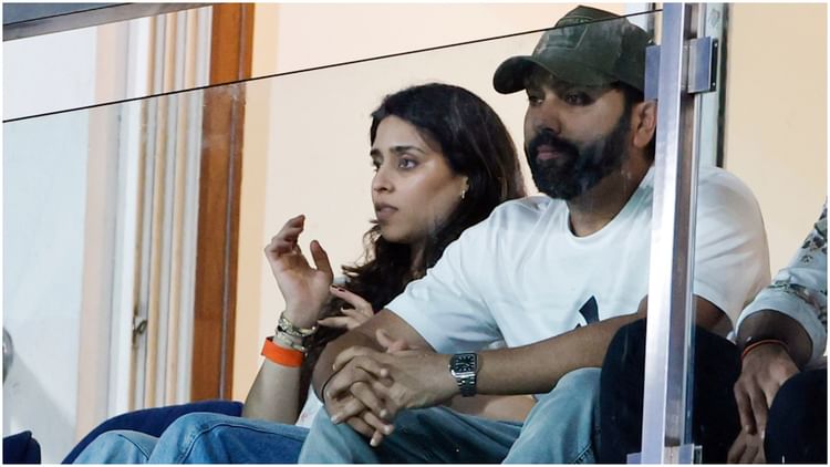 Rohit Sharma: डीजे बने हिटमैन, नवविवाहित जोड़े के लिए बजाया 'आज मेरे यार की शादी है', डांस का वीडियो आया सामने