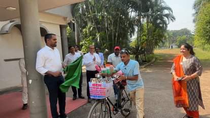 Tulsiram Sahu started his cycle journey to spread the message of drug dea ddiction left for Nagpur in Dhamtar