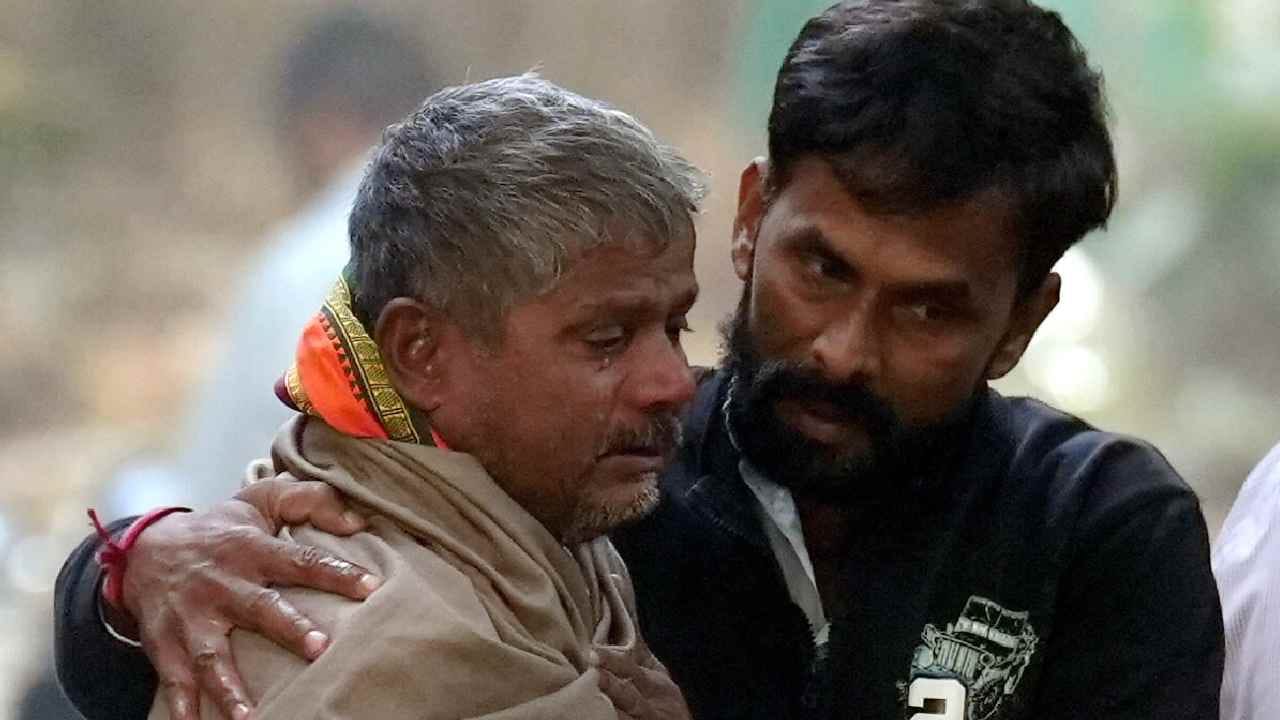Chaos in hospital after loved ones lost in blast near Red Fort in Delhi