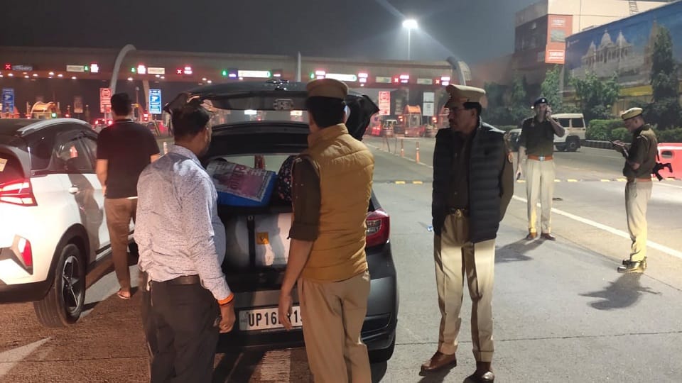 High Alert on Yamuna Expressway  Every Vehicle Under Tight Checking After Delhi Blast