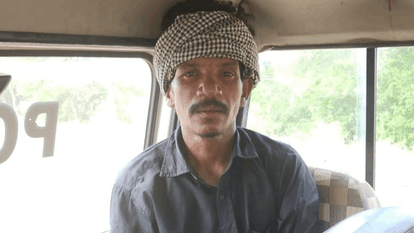 CG News: Four accused arrested for attacking tehsildars in Korba, police parade them on the road