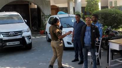 Income Tax Raid In Dehradun 100 officers arrived in 25 vehicles causing panic among businessmen