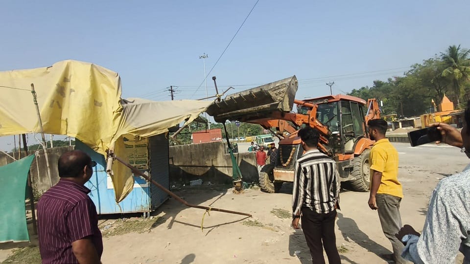 Occupation of government land in the name of school administration takes action against illegal occupation by