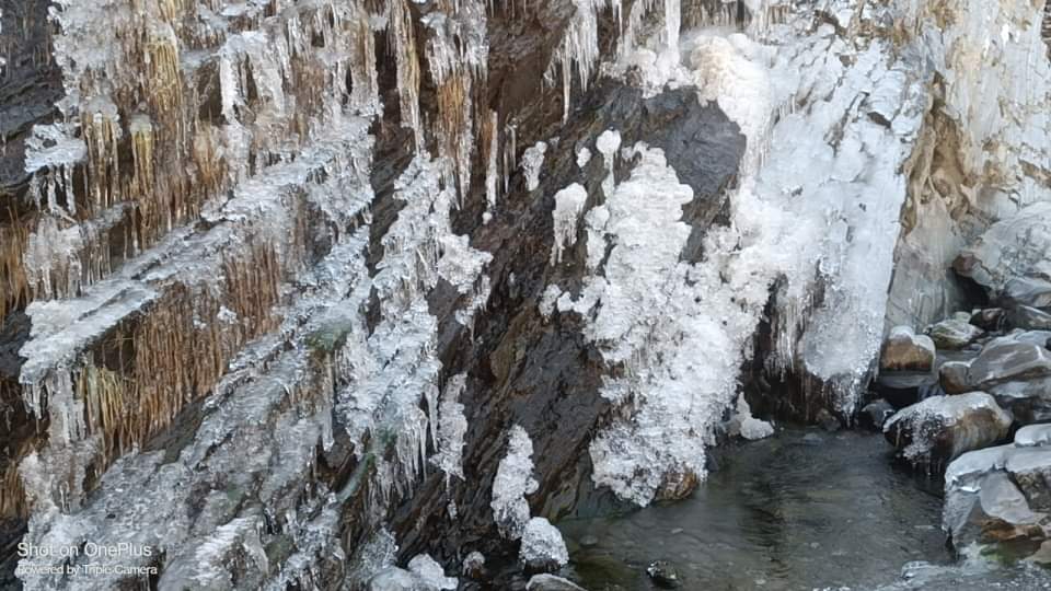 Uttarakhand weather Temperature dipped in Badrinath Dham Rishiganga and Badrish Lake also freezing