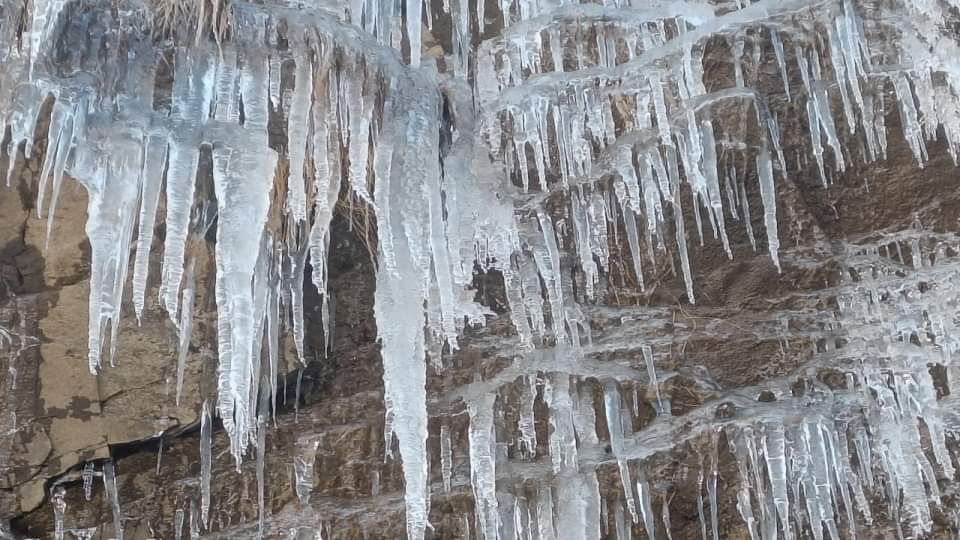 Uttarakhand weather Temperature dipped in Badrinath Dham Rishiganga and Badrish Lake also freezing