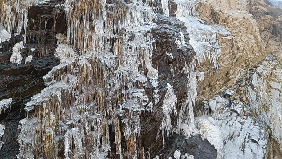 Uttarakhand weather Temperature dipped in Badrinath Dham Rishiganga and Badrish Lake also freezing