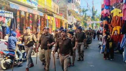 Alert after Delhi bomb blast police administration takes out flag march in Srinagar Garhwal