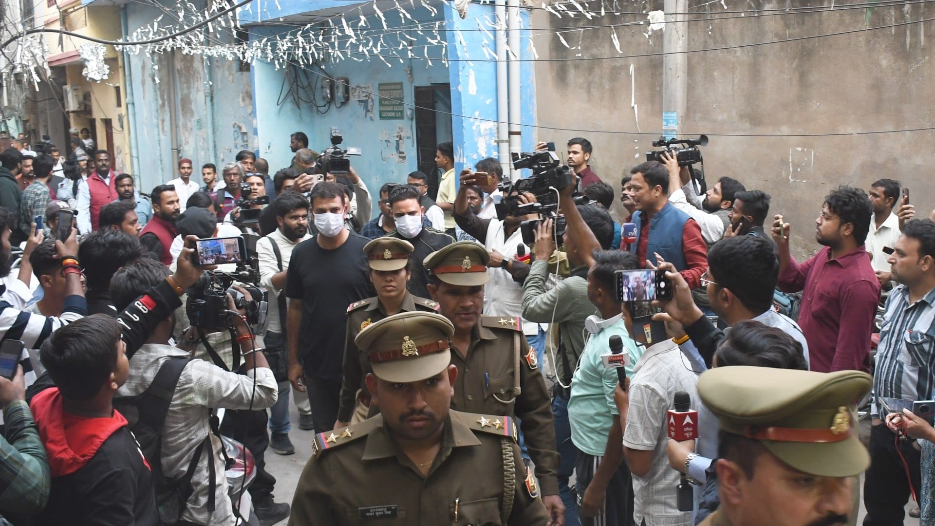 Police teams and ATS raided in Lucknow in Delhi Blast case.