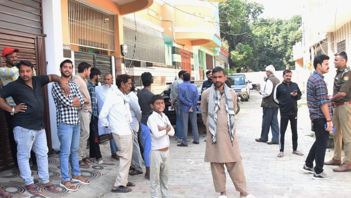 Police teams and ATS raided in Lucknow in Delhi Blast case.