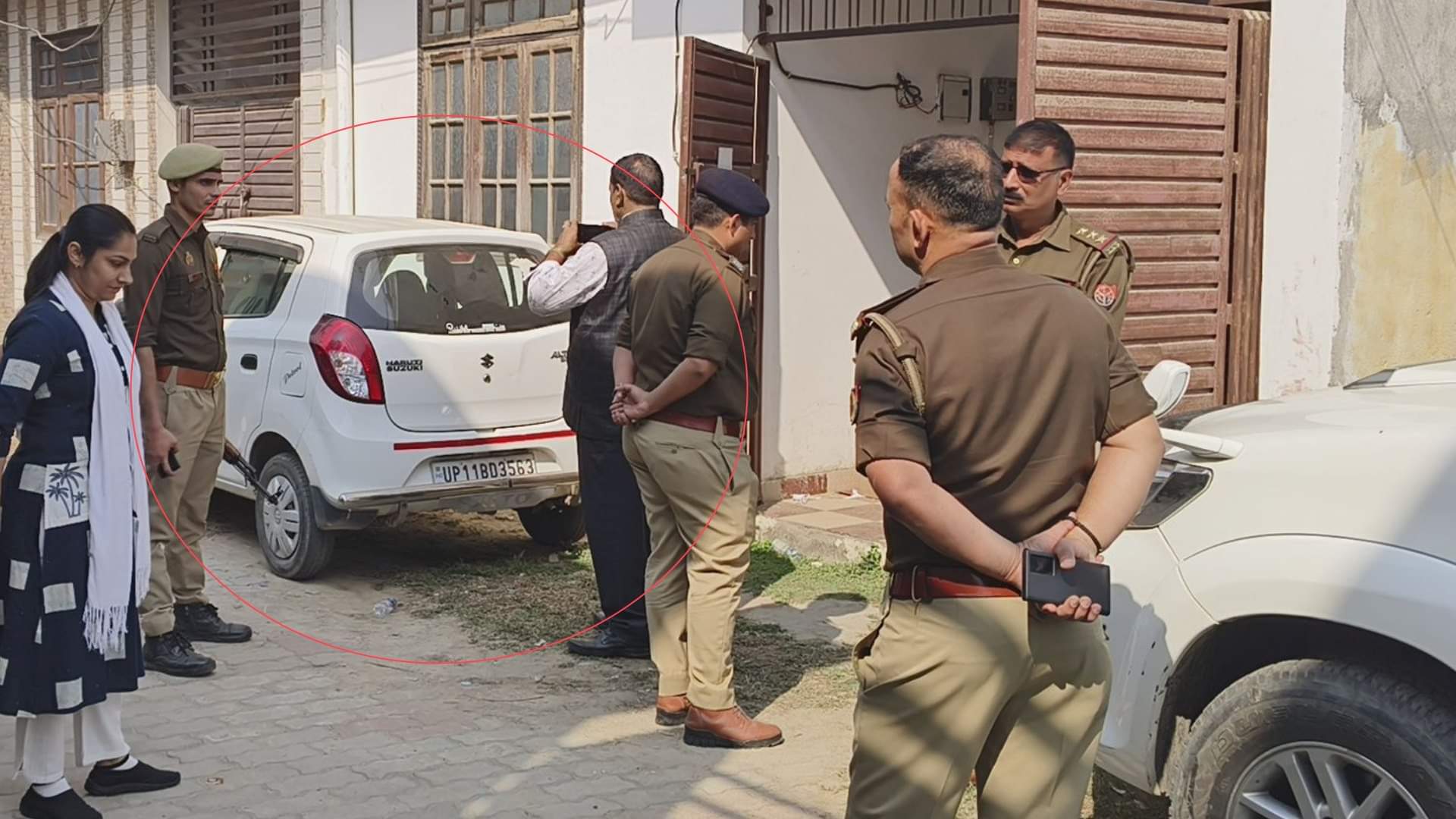 ATS and police teams investigate house of Dr Parvez Ansari in Madiyaon Lucknow.