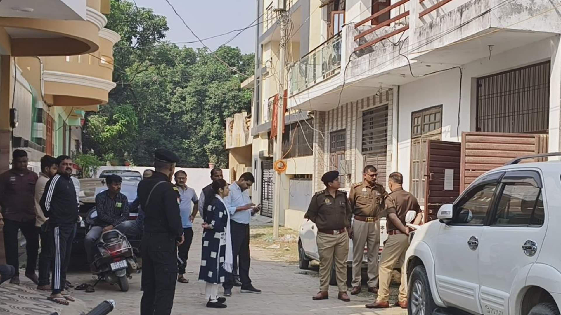 ATS and police teams investigate house of Dr Parvez Ansari in Madiyaon Lucknow.