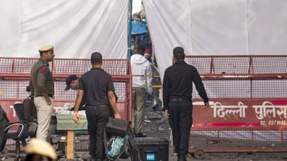 दिल्ली में हुए धमाके के बाद जांच के लिए जाती टीम