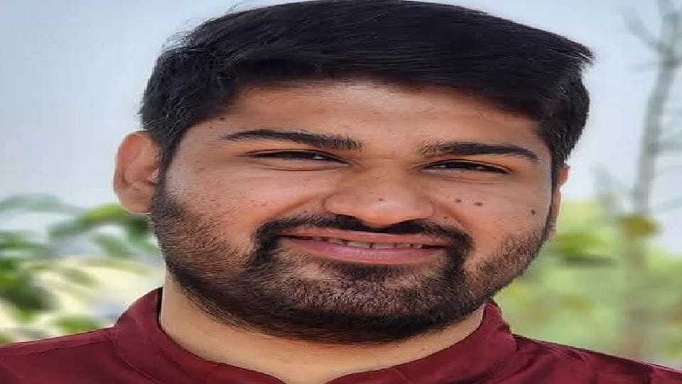 Harshit ran holding the hand of his fiancée when the Delhi blast happened