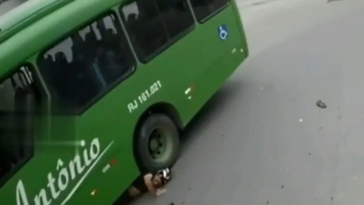 A biker's head came under the wheels of a bus and he was about to die but what happened next Video Viral