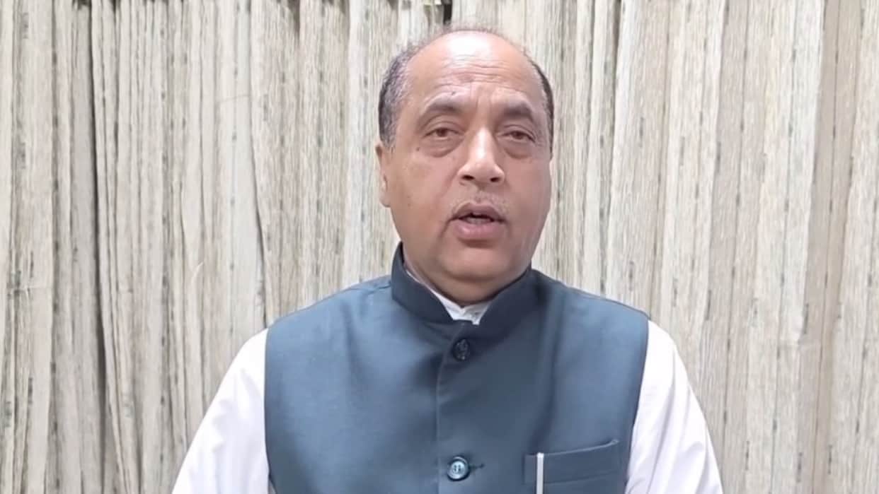 Jairam Thakur says contractor's lockout raises questions about the govt functioning.