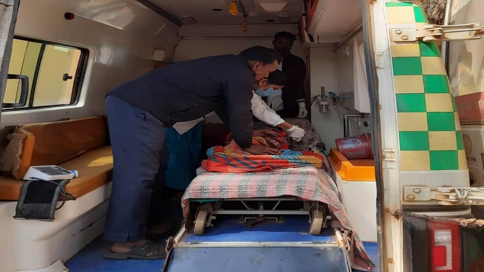 कपूरा मरकाम को रायपुर में कराया भर्ती