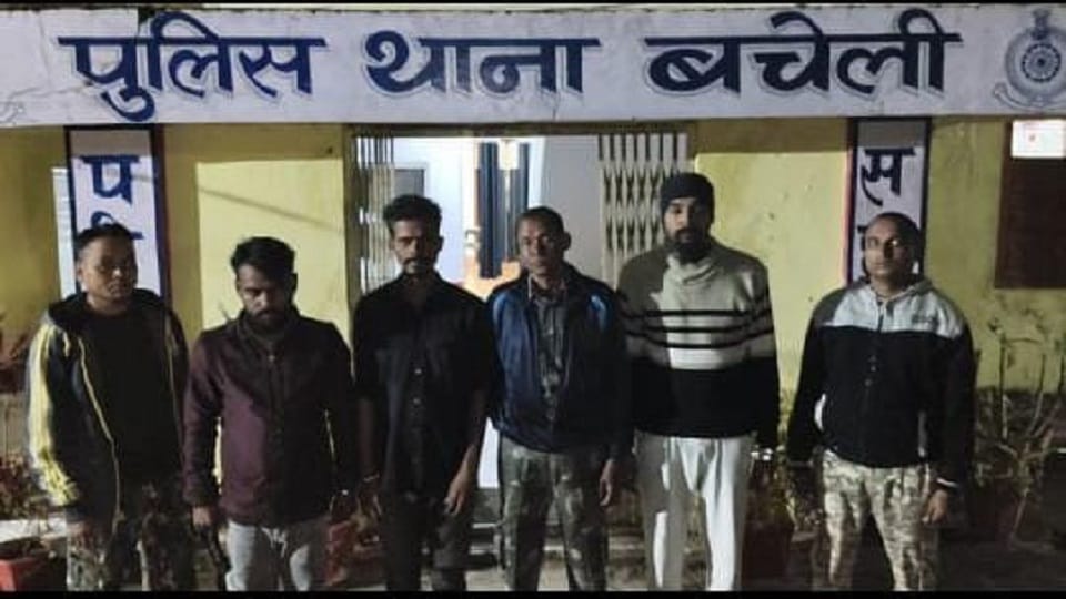 पुलिस की गिरफ्त में आरोपी